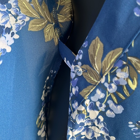 Vince Camuto wrap top - Picture 4 of 7